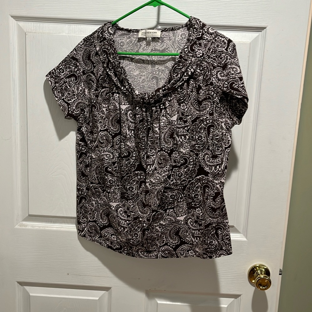 Women’s jones New York SS top. Dark brown and white. Size XL in great condition